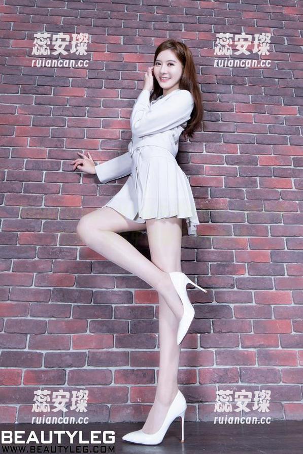 Beautyleg-vina Beautyleg - Vina在圣诞聚会上的生存法则:照片中的那些神秘瞬间
