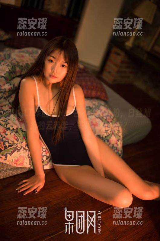 GIRLT果团网-云菲菲 GIRLT果团网 - 一言不合就私拍,白丝加持的云菲菲,美呆了有没有?