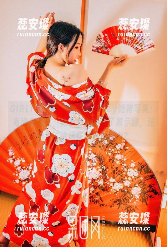 GIRLT果团网 - 何梦兮Stacy短裙写真：有没有想过，裙子到底是为了展示腿，还是为了给这些腿施加压力？