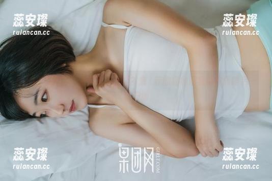 GIRLT果团网 - 谁说居家无趣？龚玥菲的福利图集带你领略另一番天地