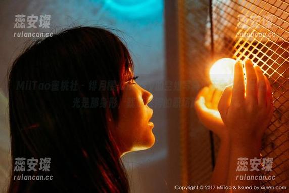 MiiTao蜜桃社 - 绯月樱-Cherry的空姐写真，无需太多表情，光是那身形，就是难得的职场风景。