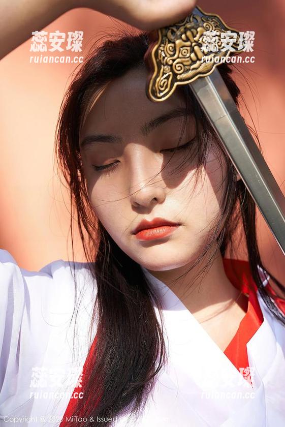 MiiTao蜜桃社-雪梨sherry MiiTao蜜桃社 - 雪梨sherry的丝袜写真——这网盘里的藏品,真是要炸了!