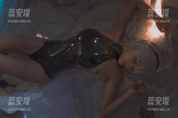 Neko薇薇 靡烟氤氲间的旗袍,Neko薇薇在图集里是不是有点像隐秘的精灵?
