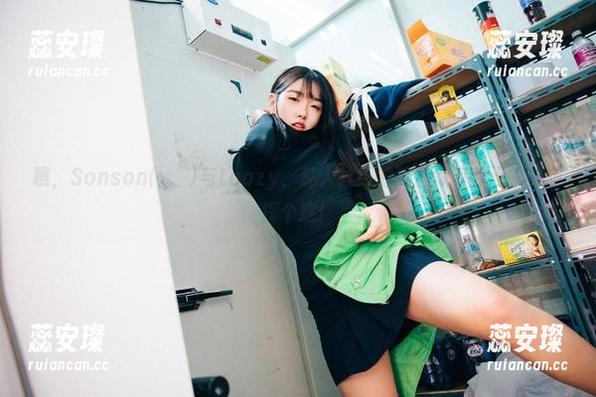 瞧，Sonson(손손)与Loozy，私人教练的味道似有若无，真想探个底！