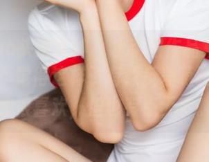 TouTiao头条女神 – 水手服作品集：张蓝欣，你不觉得这样子有点反差萌吗？虽然我很喜欢，但也有点无奈。