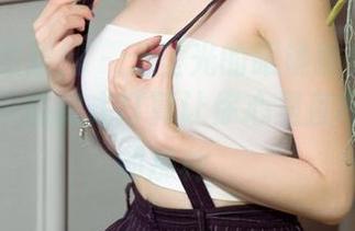 UGirls尤果网 – 无圣光的眼镜图集：司徒林，今天的款式打算让你心里直呼“帅”的那种。