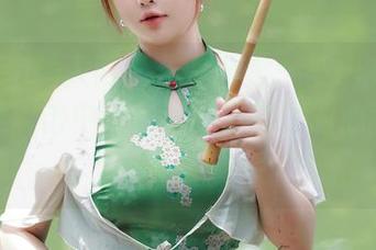 Xiuren秀人网 – 作品合集：被Erikaki的温柔“击中”，我在思考我的心和眼的关系。