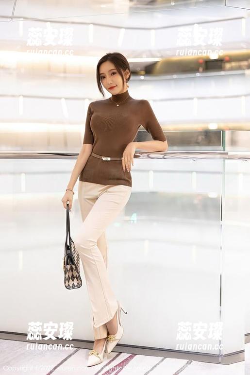 Xiuren秀人网-乔伊joy Xiuren秀人网 - 乔伊joy的泳衣写真,你敢下载吗?(勇气请自备)