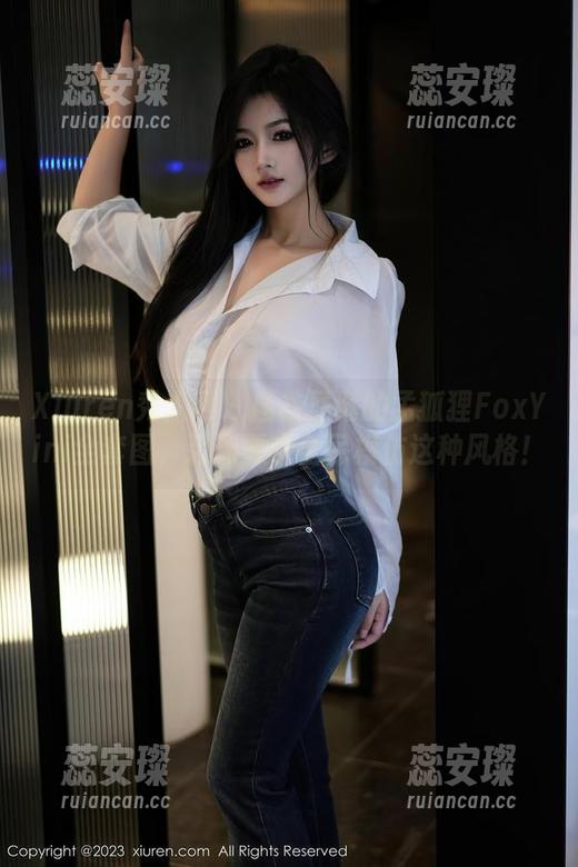 Xiuren秀人网 - 拯救圣诞的孟狐狸FoxYini全套图，强烈要求全民模仿这种风格！