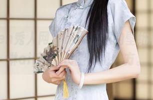 Xiuren秀人网 – 略带疯狂的壁纸风，琳琳ailin的长腿惊艳四方。