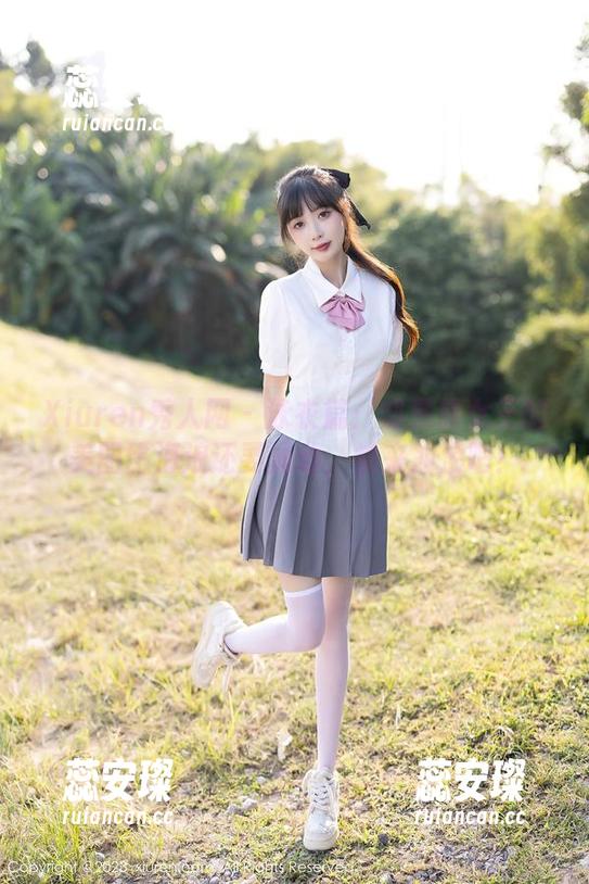 Xiuren秀人网 - 泳衣篇：邹晶晶女王的美图比海浪还要涌动，快来冲浪吧！