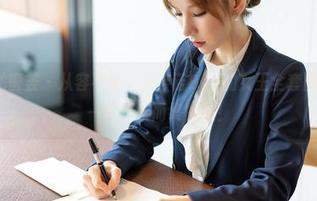 YouMi尤蜜荟 – 从容不迫：宋梓诺Bee的女王全套图集，真有一种不疾而终的美！