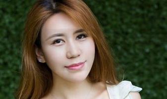 YouWu尤物馆 – 看！又是FoxYini孟狐狸的甜心最新图包，让我们继续这场视觉派对！