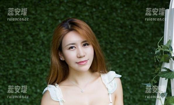 YouWu尤物馆-FoxYini孟狐狸 YouWu尤物馆 - 看!又是FoxYini孟狐狸的甜心最新图包,让我们继续这场视觉派对!