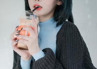 Zia(지아)护士的原图像一首小调，图包则是她的私密乐谱！
