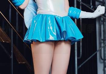 我的小小puypuy与卡米拉夏季写真：哈，这鸟飞得真高