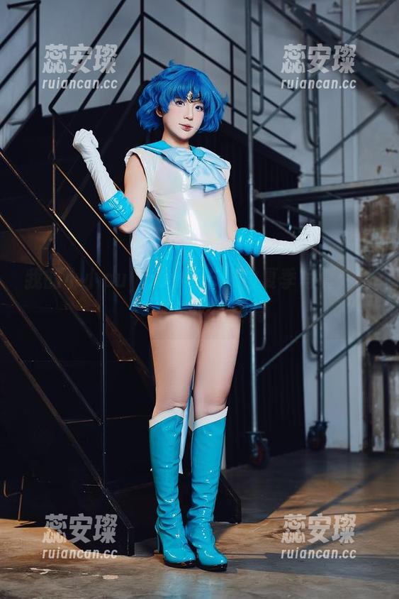 我的小小puypuy与卡米拉夏季写真：哈，这鸟飞得真高