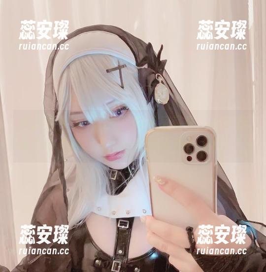 每次看サク(saku)的私房写真，心中总有个小声音在吼：“美脚就是不一样！”