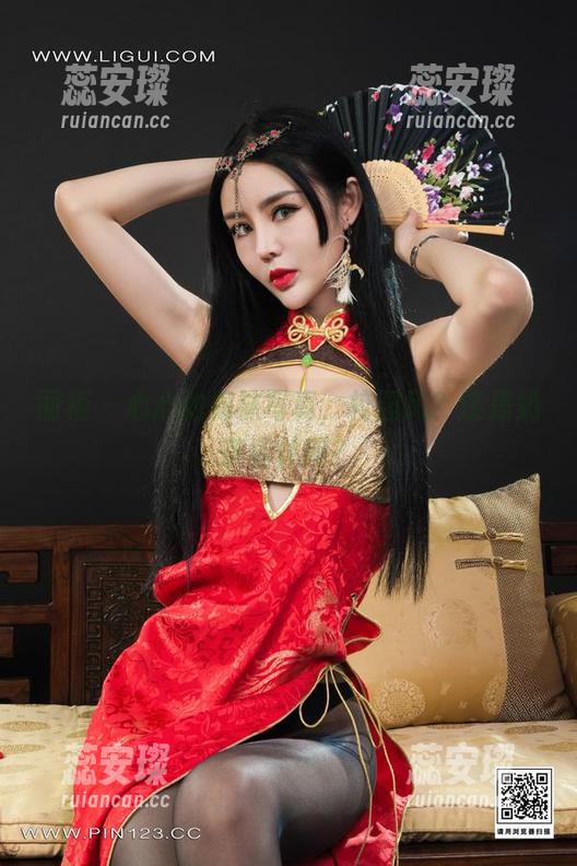 丽柜-心心 丽柜 - 心心的棉袜写真,校园风?还是奶茶店休闲?