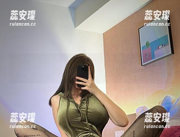 微密圈 - 乙醇子新作上线！黑丝吊带袜，美得有点让人冲动，又似乎不敢多看，心里在翻滚什么呢？