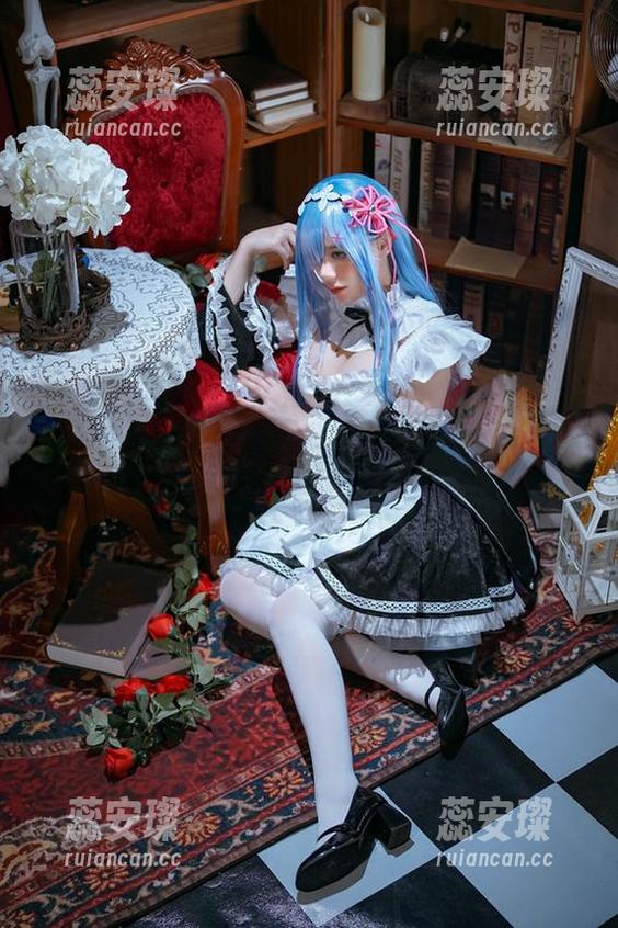 看九言如何把风纪委员变成福利写真，真会玩！