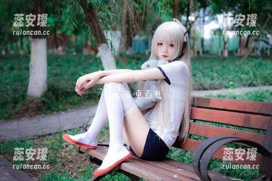 五更百鬼的新尝试，白丝旗袍的美图，真是百看不厌。