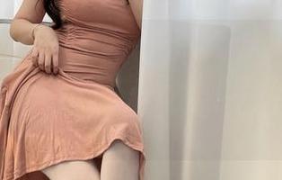 欸欸，新出的小集子：依依超级懒泳装图集，我就想知道黄像大海一样的思绪是怎么来的呢。