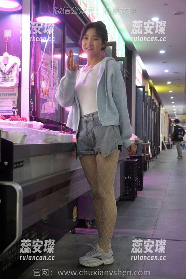 初夏女神-依依 初夏女神 - 图片里透出的一丝依依:镂空的魔法真的不简单。