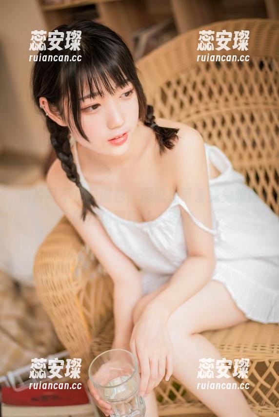 周叽是可爱兔兔 照片可不止是图包,周叽是可爱兔兔难得的绫波丽照让人琢磨。