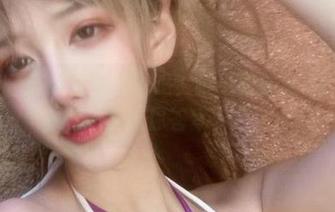 想知道什么叫霸气外露吗？啾小妍Deer的女王写真给你答案。