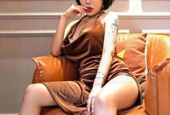 嗲囡囡 – 施忆佳KITTY的皮衣合集，看完我决定明天也买一件…不，我再等等。