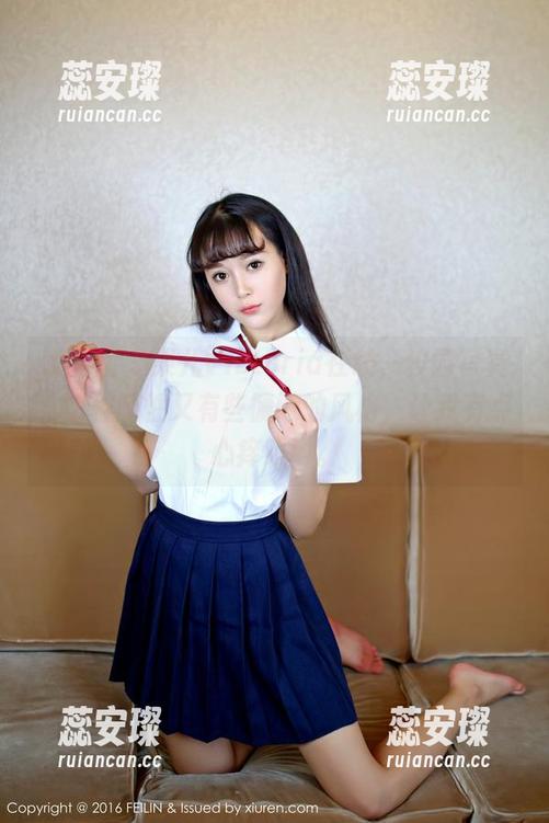 嗲囡囡 - 果儿Victoria在线，校园写真，这种随性又有些慵懒的风格，让我有点心痒难耐。