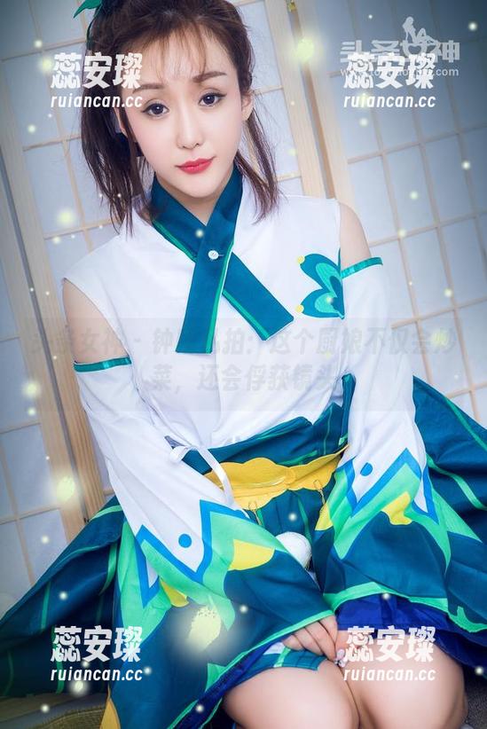 头条女神-钟晴 头条女神 - 钟晴私拍:这个厨娘不仅会炒菜,还会俘获镜头