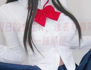 游弋在假日的女主K，泳衣写真带出壁纸的一抹颜值