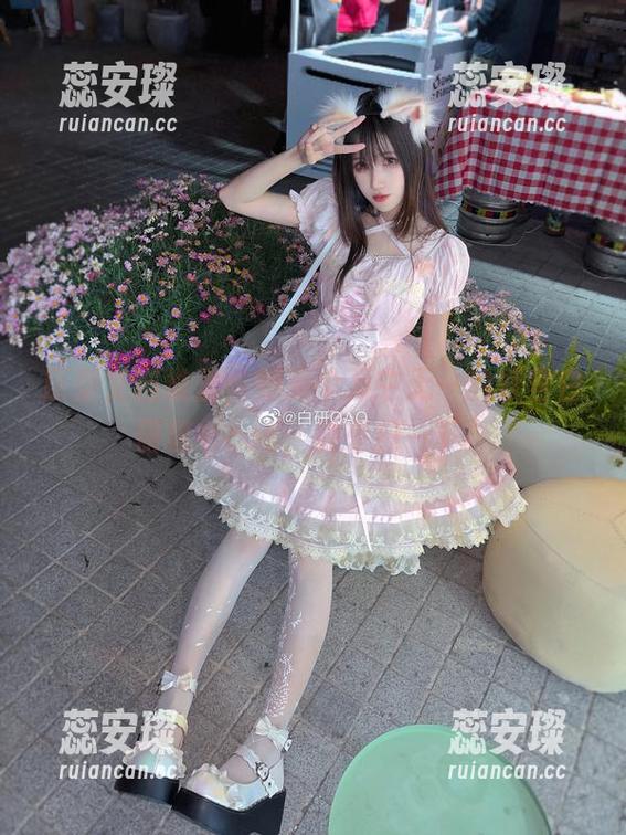 妖君白研 巨型文档堆里,她是个万中无一的妖君白研秘书cos,快来扫一下!