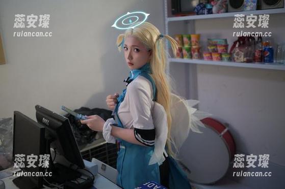 小和甜酒 这无圣光写真里的骑马猎人,小和甜酒又搞什么名堂?