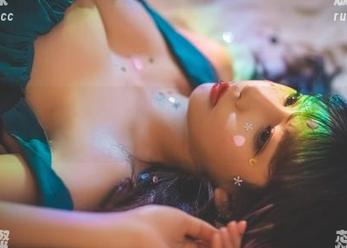小酥酱的女仆内衣写真，好像在和我说“我就是可爱”，我默默点头。