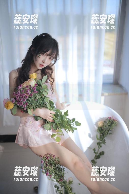 小鹿鹿shika 恭喜你找到小鹿鹿shika的黑色写真,高级感加持,小心别被美晃了眼!
