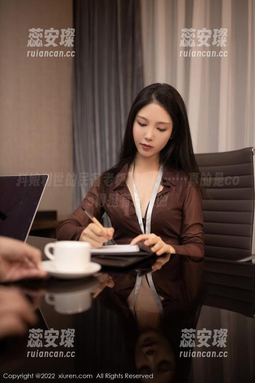 抖娘利世 抖娘利世的民宿老板娘,嗯……真的是cos得挺有味道的