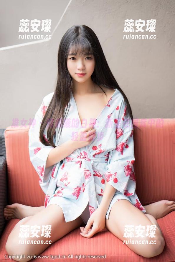 推女神-何晨曦 推女神 - 何晨曦的白裙:新星在图库中的轻盈舞步