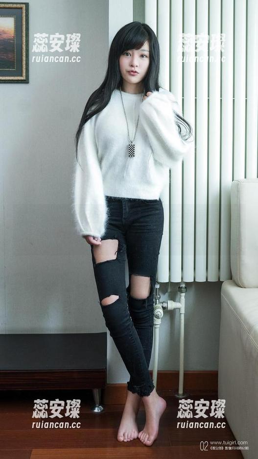 推女郎 - 哈尼宝宝的黑丝，在线看这张写真，总是让我联想到些奇怪的事…
