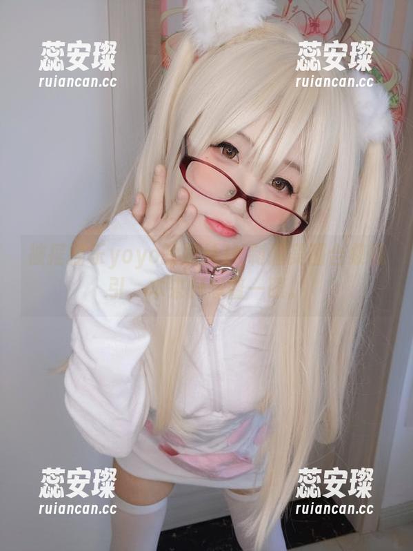 摇摇乐yoyo 被摇摇乐yoyo的黑丝JK制服美图合集吸引,本来只想瞥一眼。