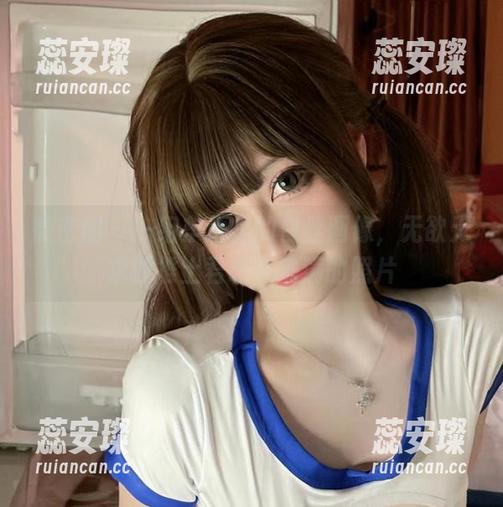 无欲无求的推土君 微密圈 - 一组车厢里的白丝画像,无欲无求的推土君诚意满满的照片