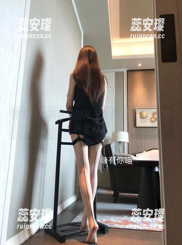 有你喵 微密圈 - 有你喵的网袜合集:猫爪印在照片里溜达