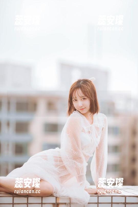 木棉棉OwO 在木棉棉OwO的办公室里,私拍套图也能有点小心机?