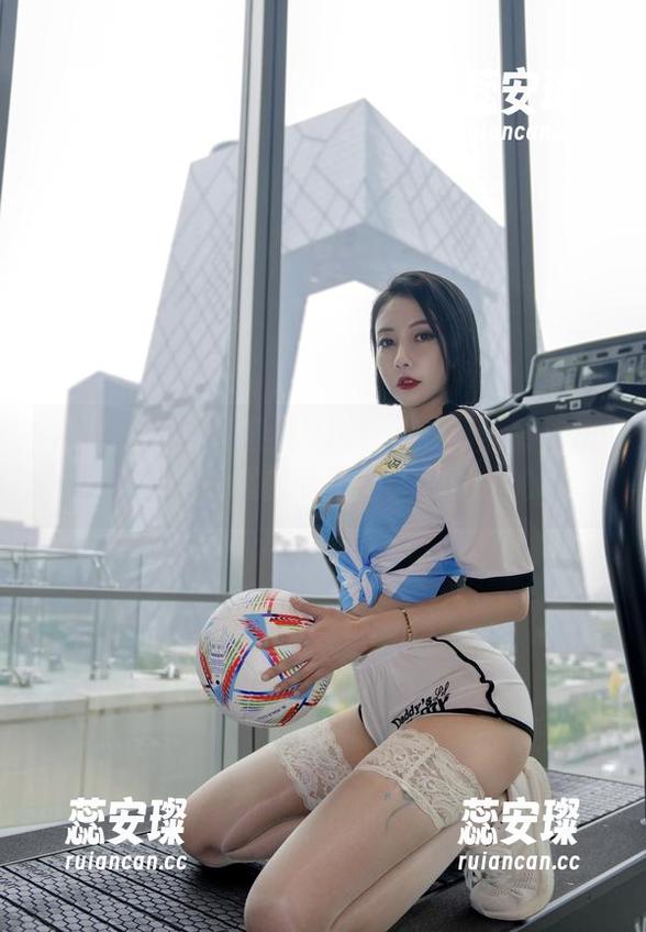 果儿Victoria 微密圈 - 看看果儿Victoria那全套旗袍,图片里真的透露着不为人知的小心思。