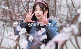 窗边的“桃墨公子”原图：真想知道他在想什么，还是别想了