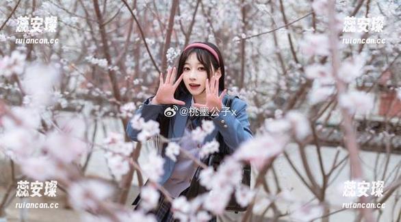 桃墨公子 窗边的“桃墨公子”原图:真想知道他在想什么,还是别想了