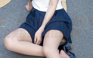梦丝女神 – 小除夕的特供：废墟与小白鞋完美搭配，谁能想到呢？