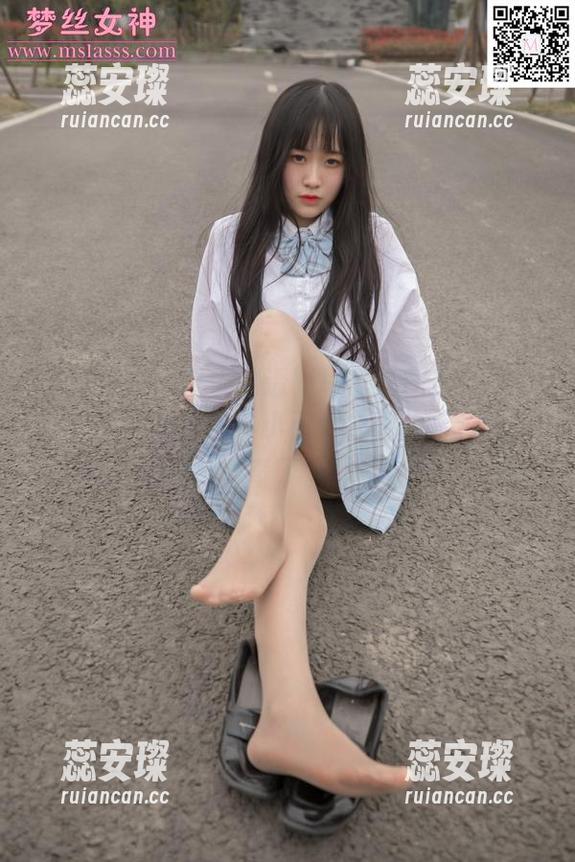 梦丝女神-香萱 梦丝女神 - 香萱的透明写真?图册就是集结她个性的一本小小百科,哈哈,也太神奇了。